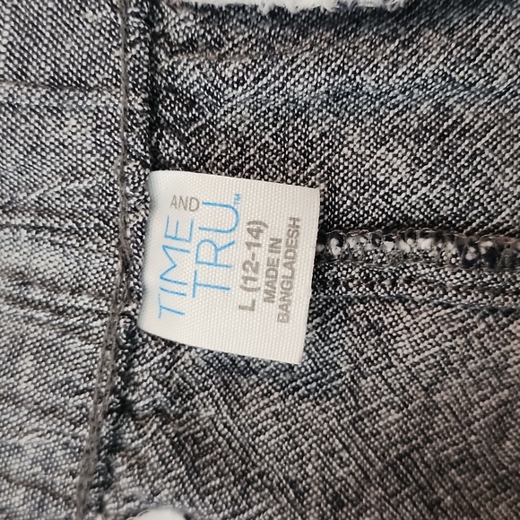 Womens's Time and Tru Shorts. Size L (12-14) - Picture 4 of 4